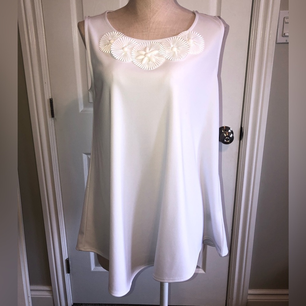 Rafaella flower sleeveless top